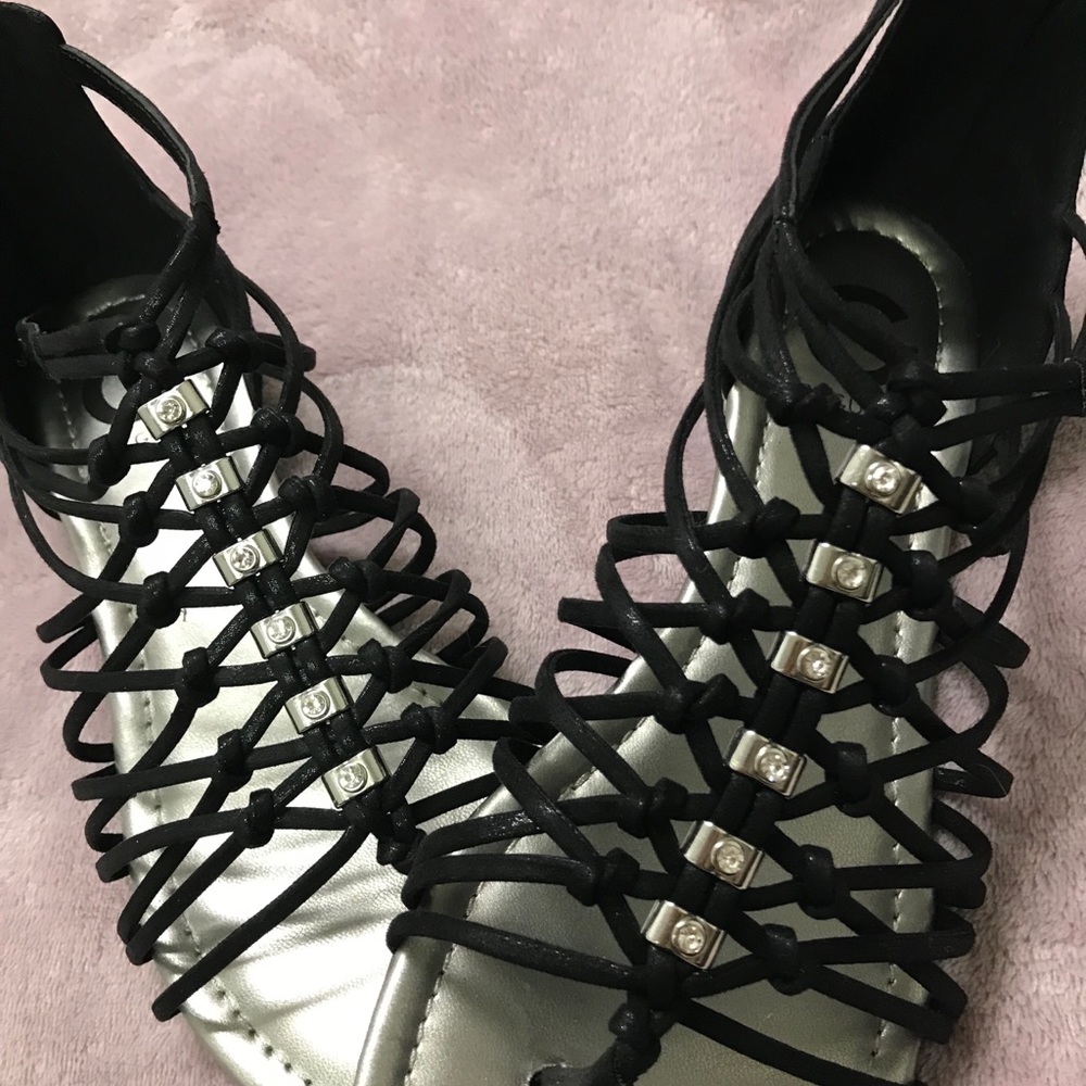 New WOT - G BY GUESS gladiator sandals